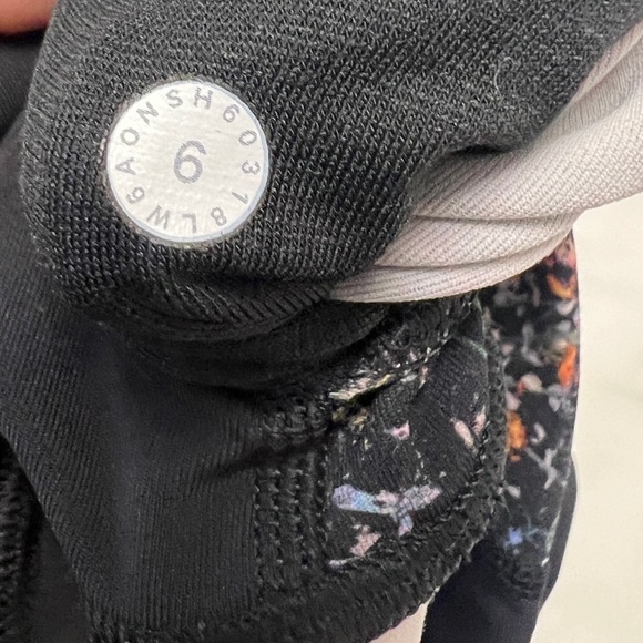 Lululemon Wunder Under Crop High-Rise *Curve 17" - Picture 6 of 8